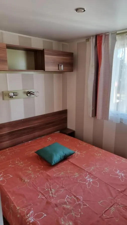 Campsite Camping Oasis Village Puget-sur Argens
